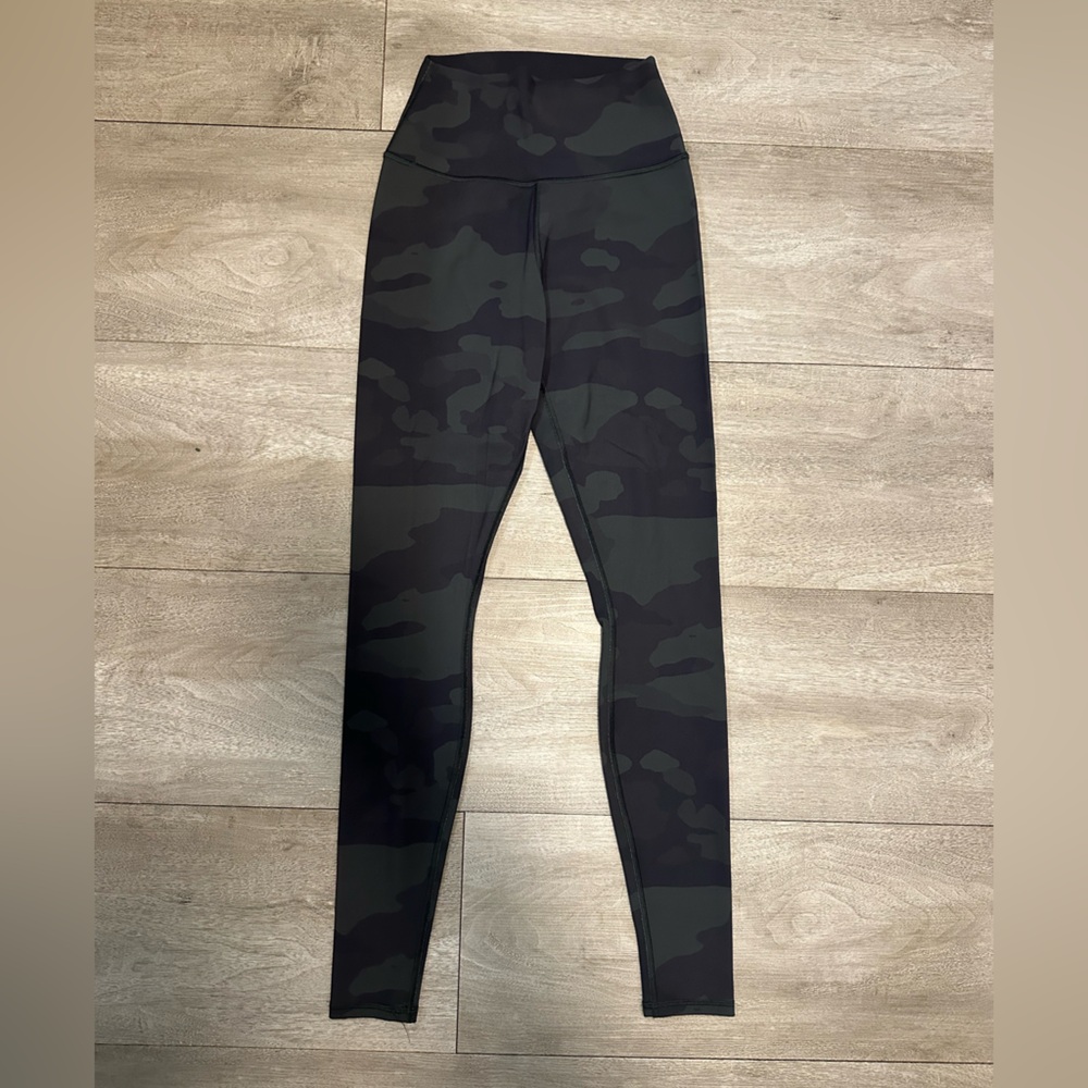 ALO Yoga Dark Camouflage Leggings